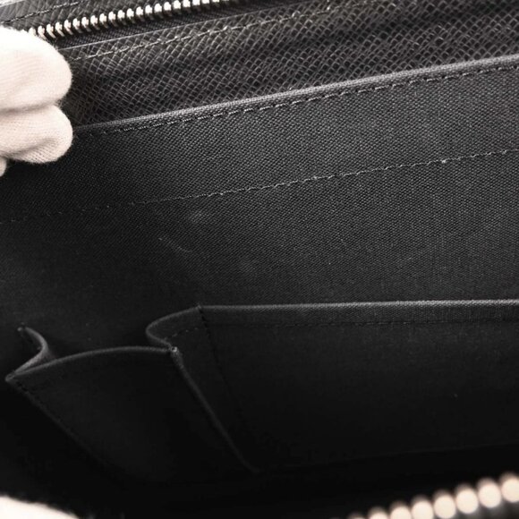 Louis Vuitton Black Taiga Lozan Briefcase Handbag - Picture 7 of 11